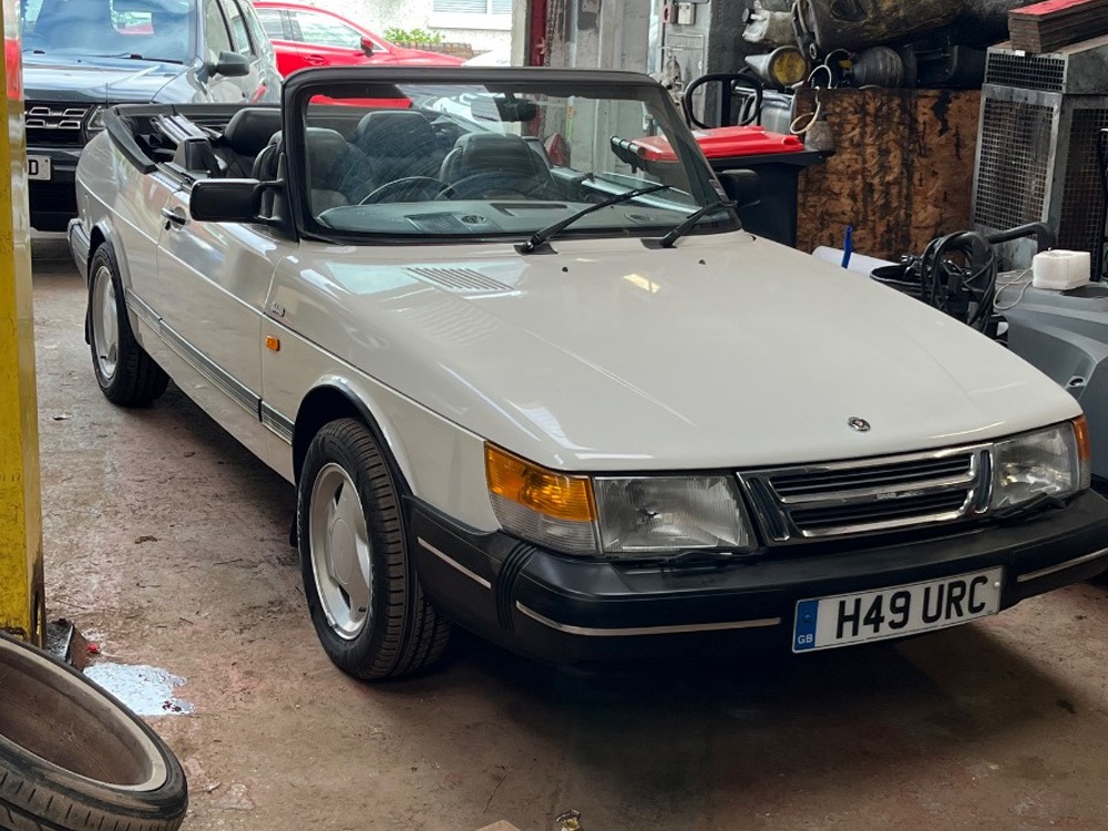 1991 Saab 900 Image 1