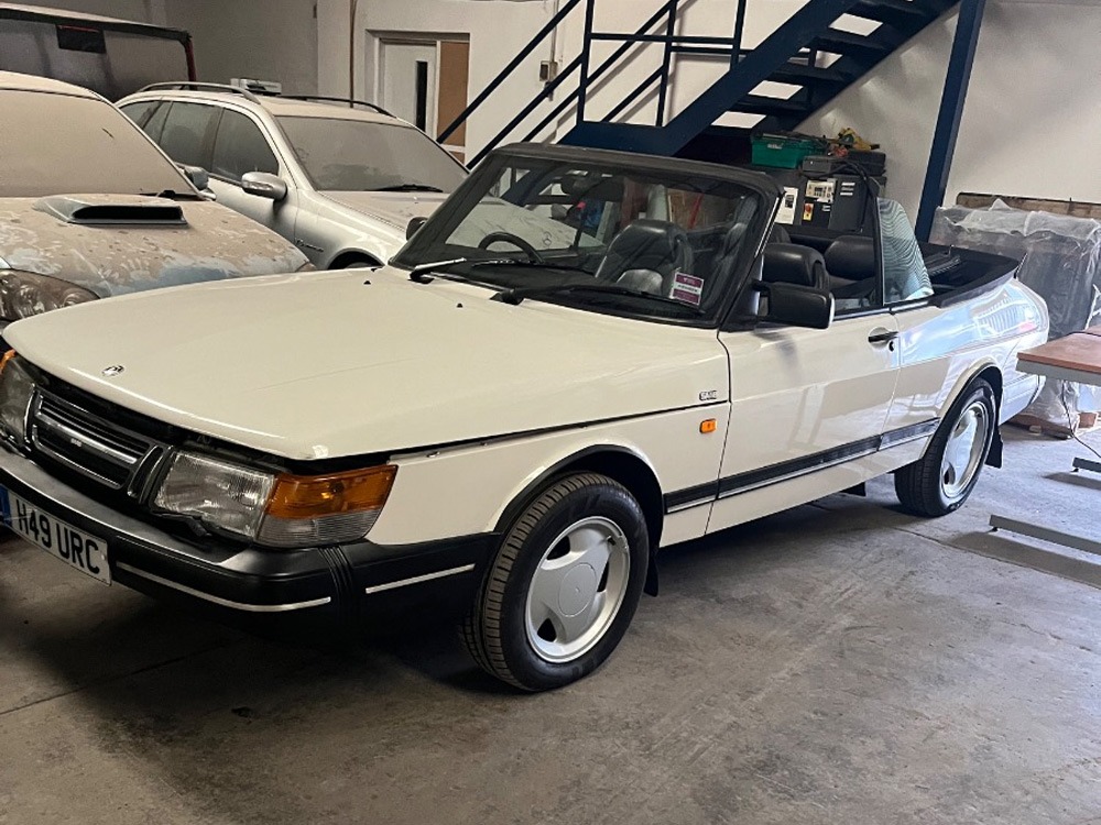 1991 Saab 900 Image 2