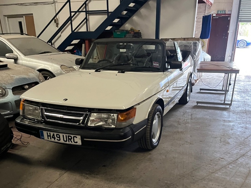 1991 Saab 900 Image 3