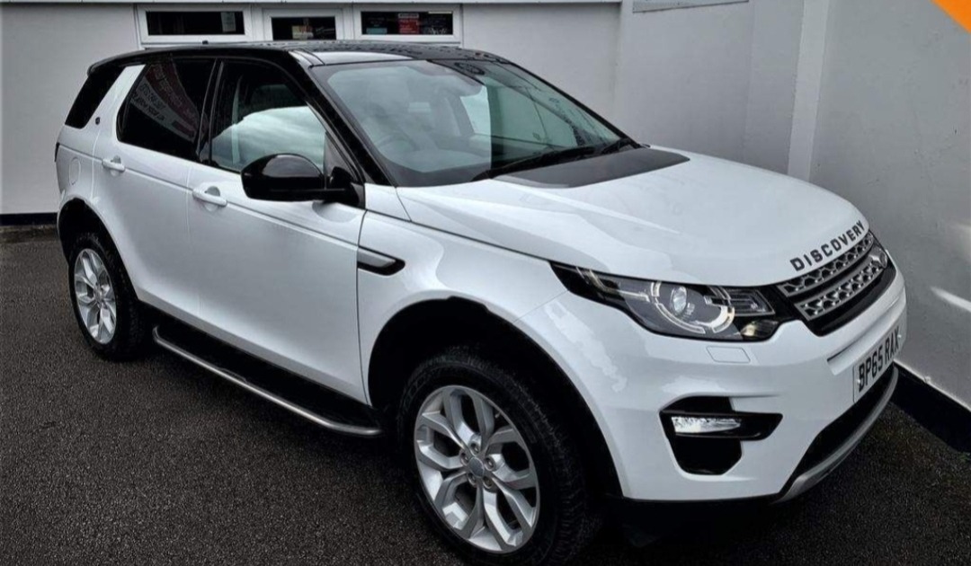 2015 Land Rover Discovery Image 1