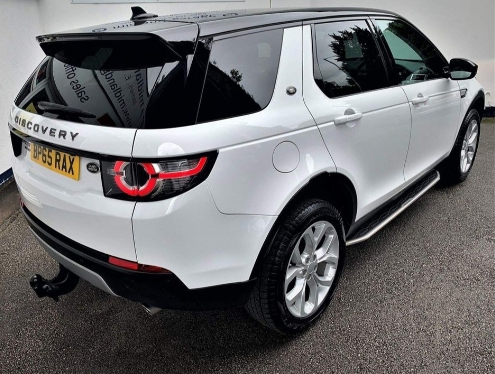 2015 Land Rover Discovery Image 2