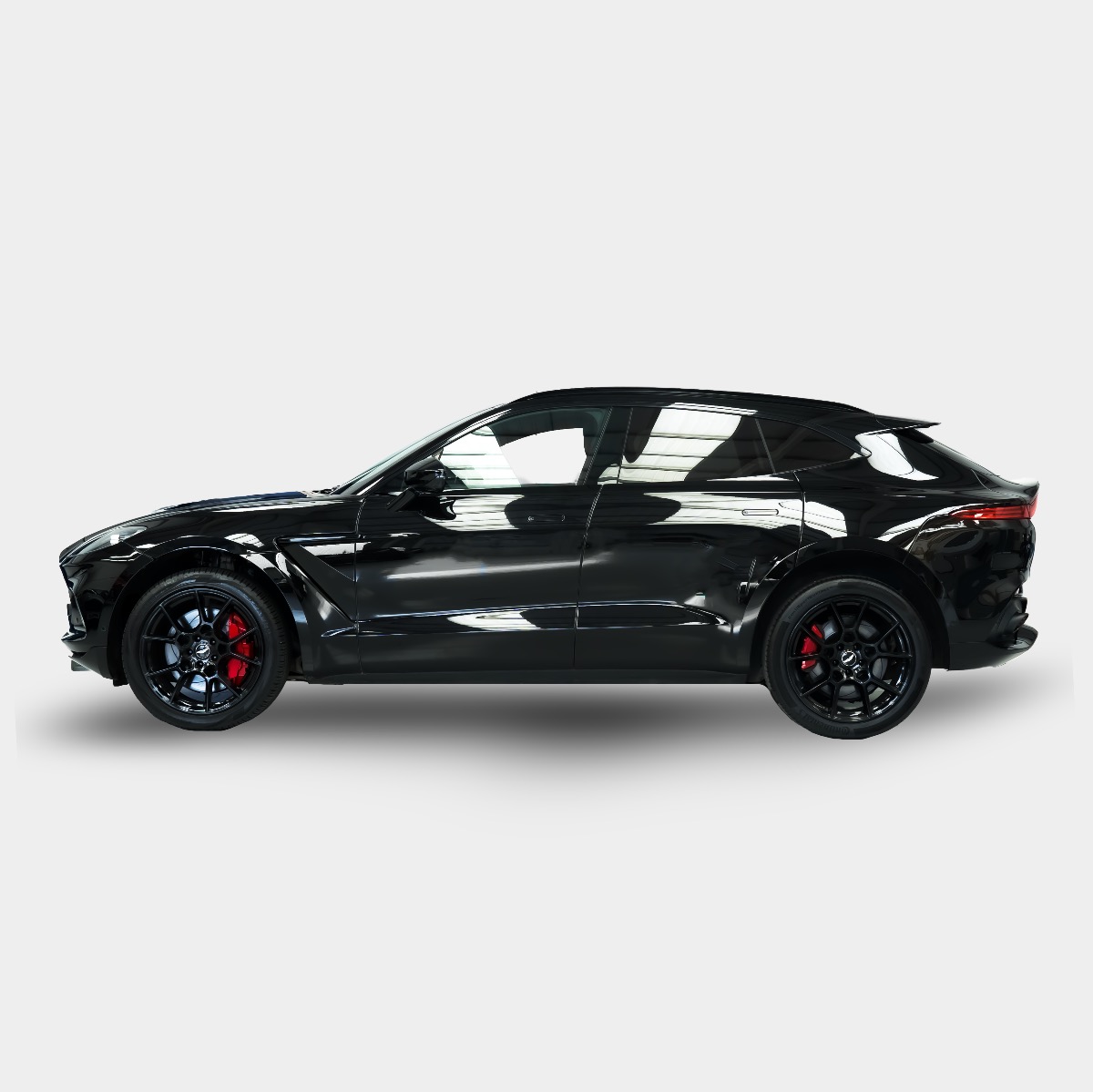 2020 Aston Martin DBX Image 4
