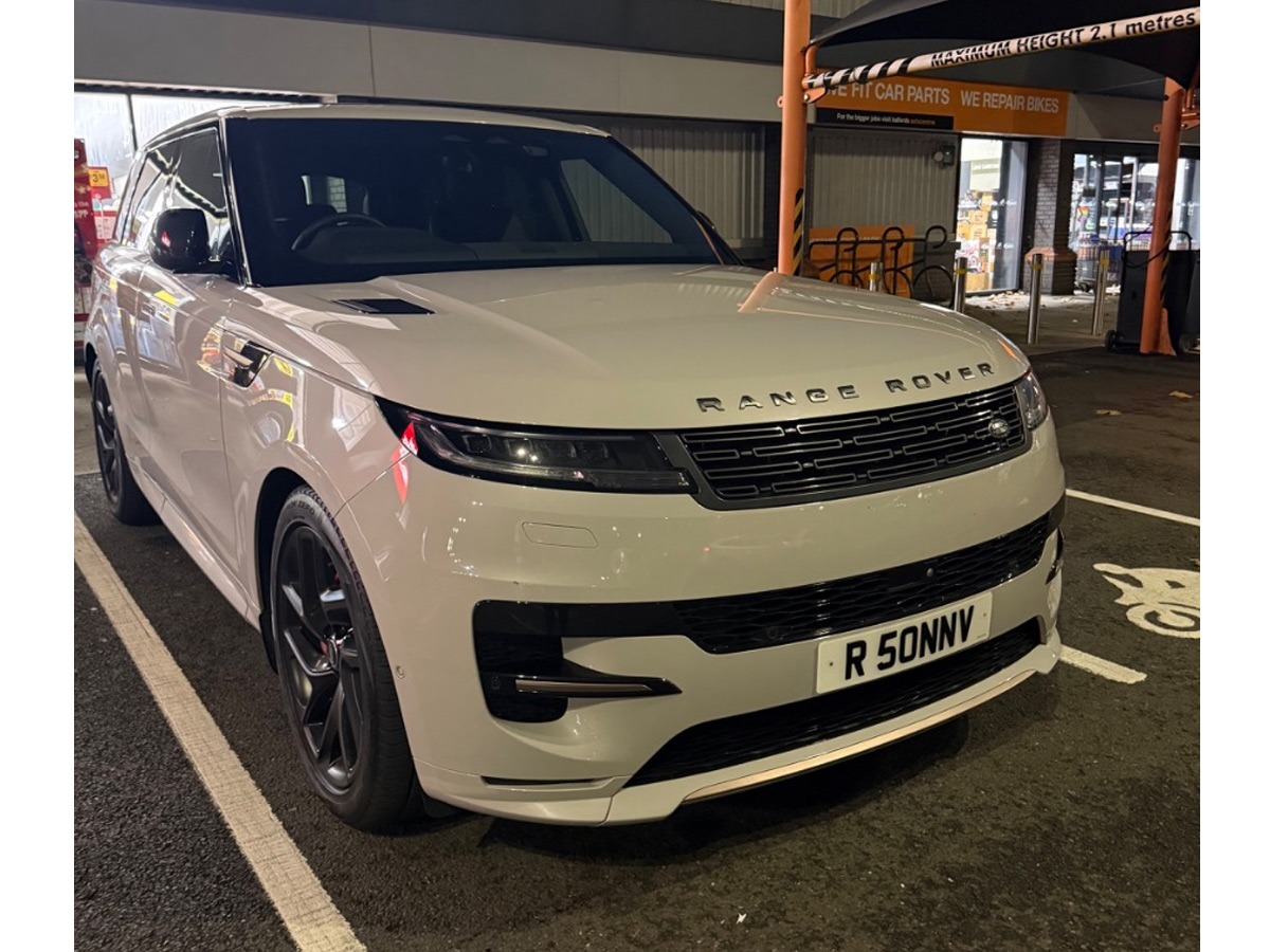 2023 Land Rover Range Rover Sport Image 1