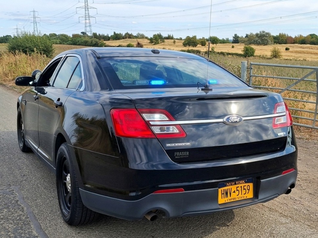 2015 Ford Taurus Image 2