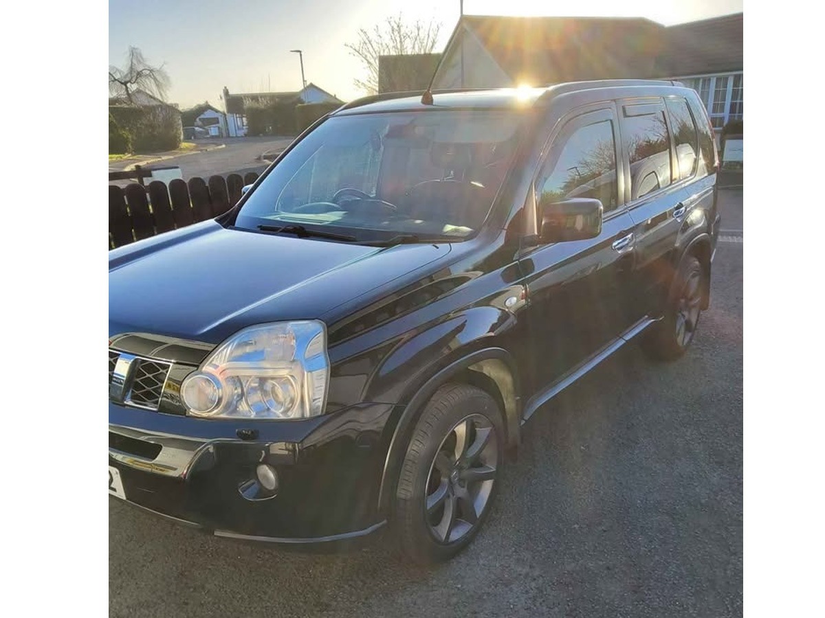 2010 Nissan X-Trail Image 1