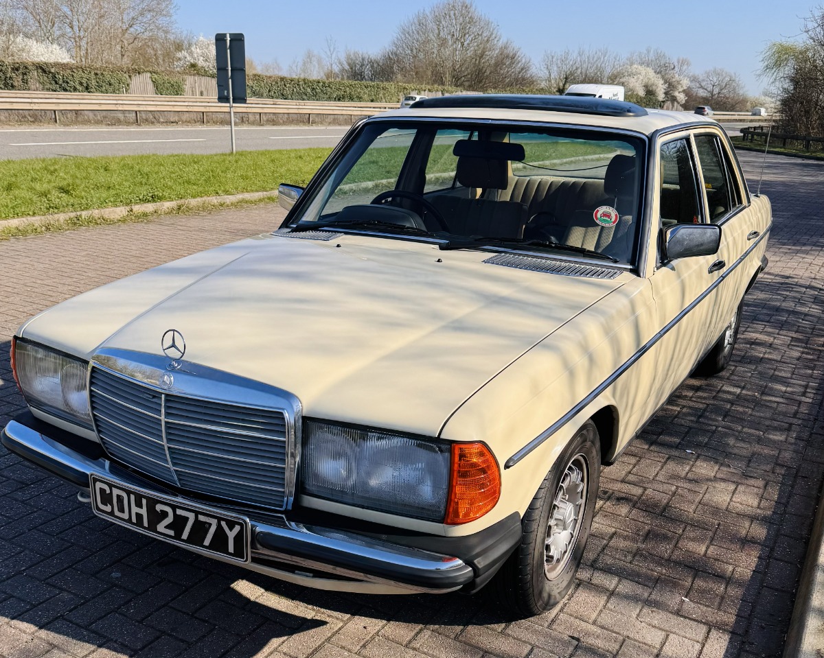 1981 Mercedes-Benz W123 Image 3