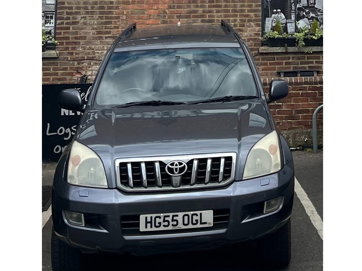 2005 Toyota Land Cruiser Image 2