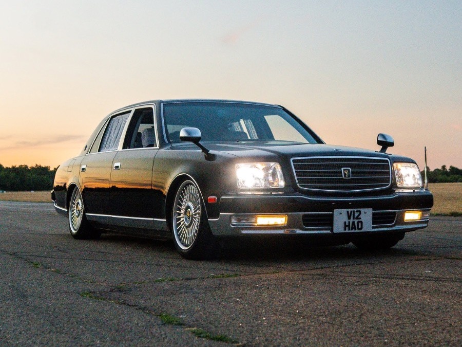 2013 Toyota Century Image 1