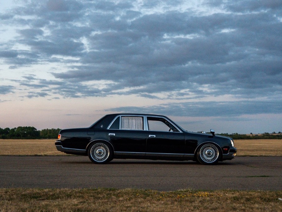2013 Toyota Century Image 8