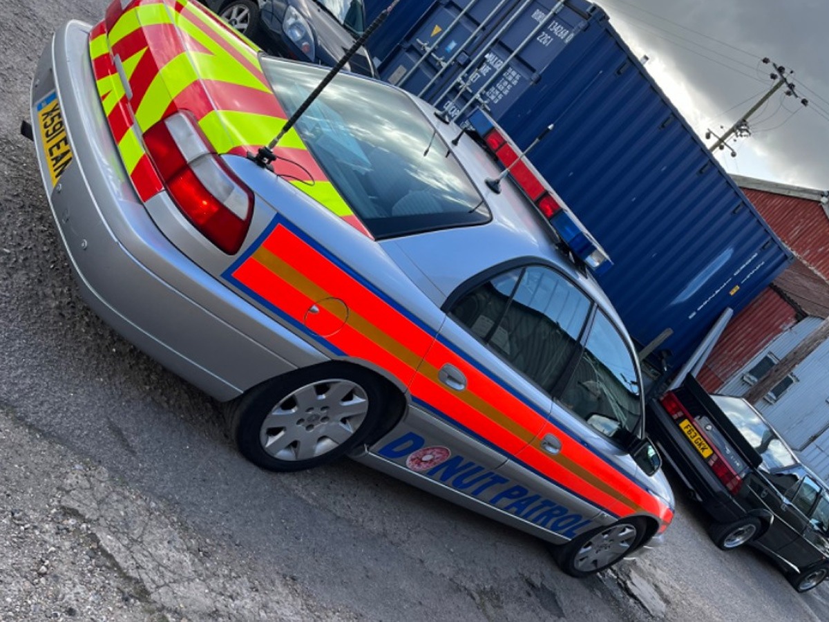 2000 Vauxhall Omega Image 6
