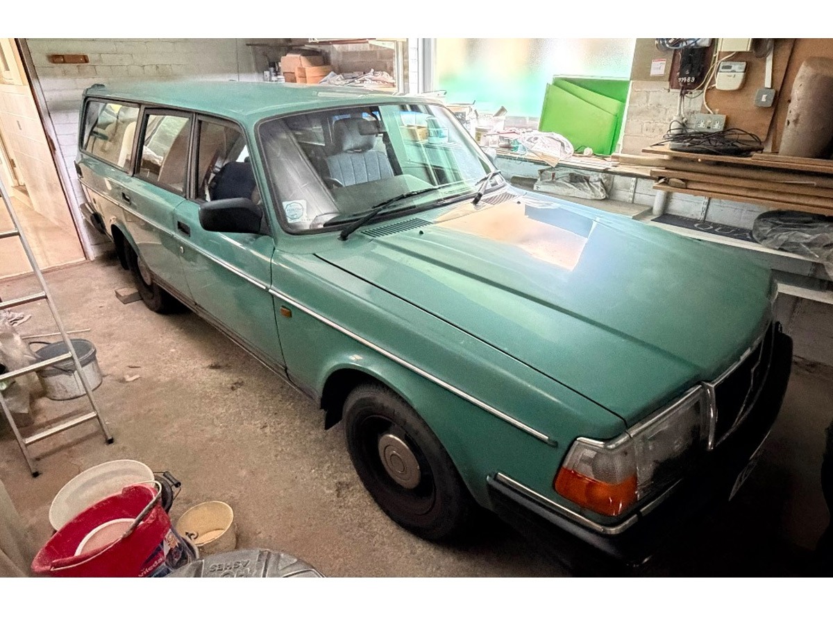 1993 Volvo 240 Image 1