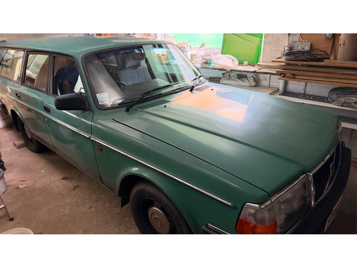 1993 Volvo 240 Image 2