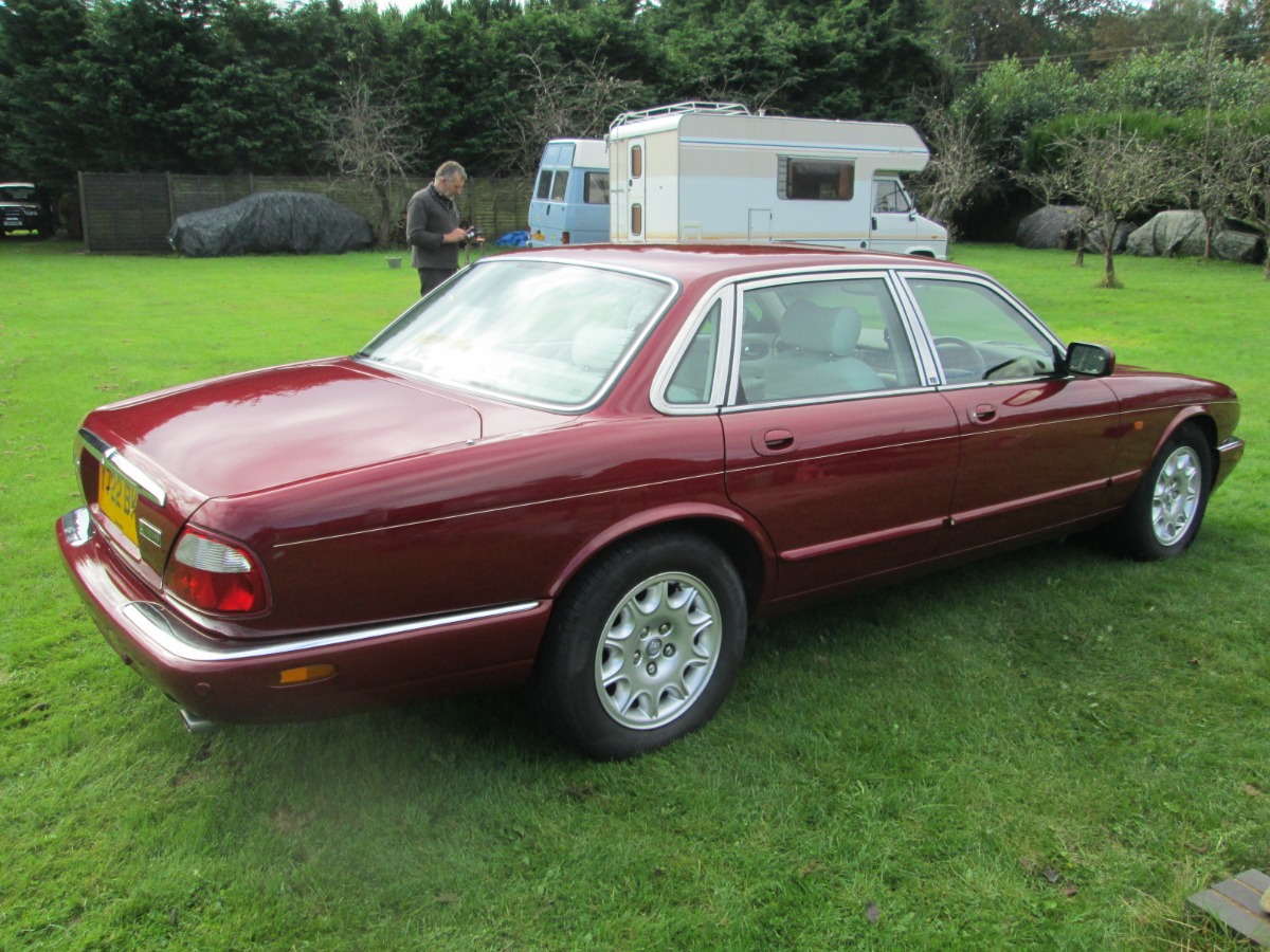 2001 Jaguar XJ Image 4