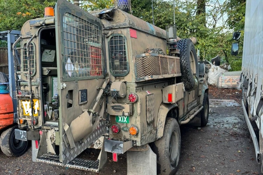 1986 Land Rover Defender 110 Image 2