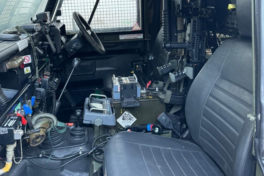 1986 Land Rover Defender 110 Image 4