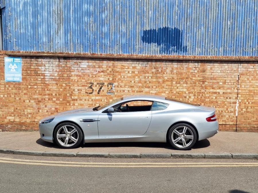 2010 Aston Martin DB9 Image 5