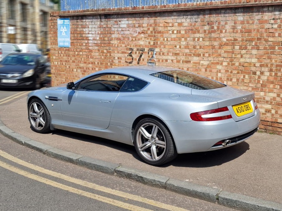 2010 Aston Martin DB9 Image 4