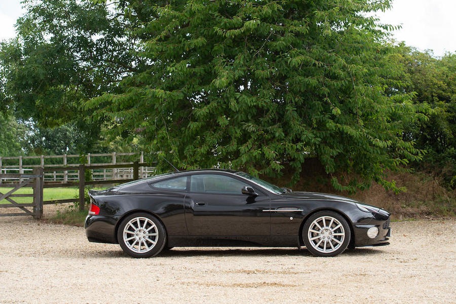 2005 Aston Martin V12 Vanquish Image 2