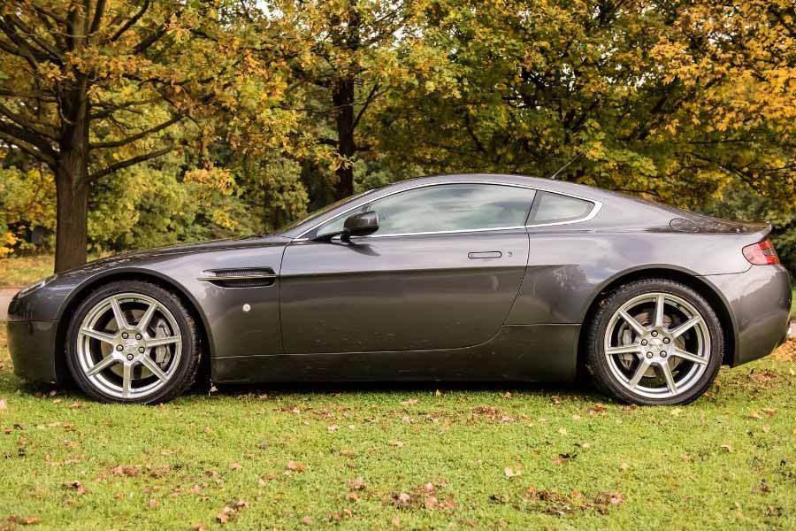 2006 Aston Martin V8 Vantage Image 2