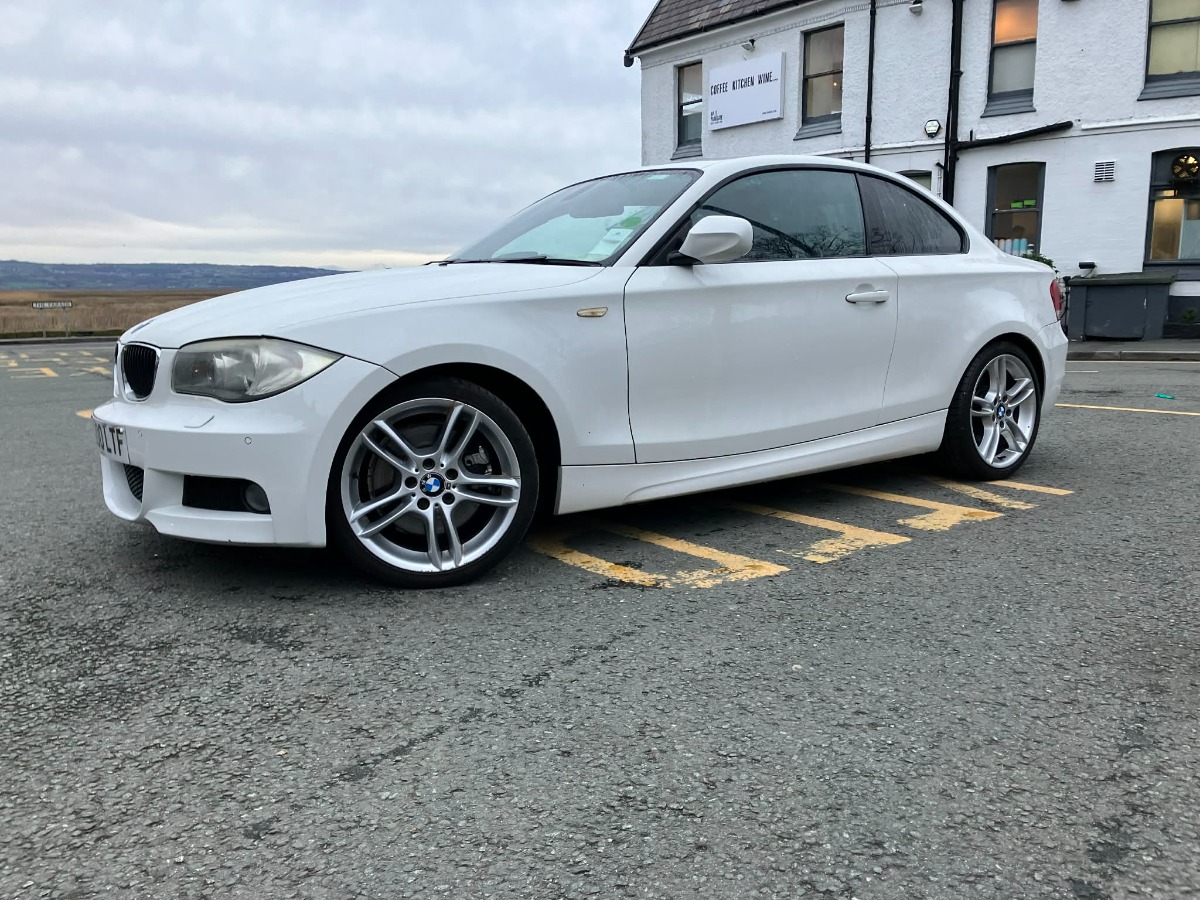 2010 BMW 1 Series Image 1