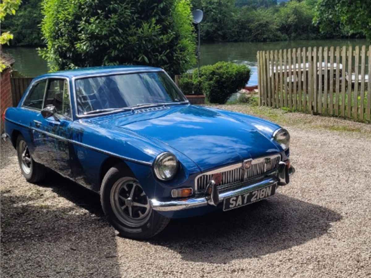 1974 MG B Image 5