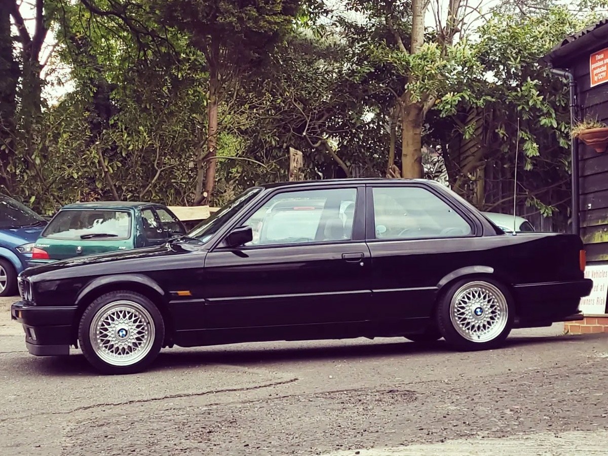 1990 BMW 3 Series Image 2