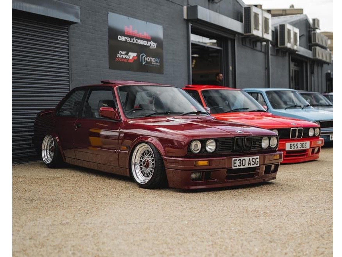 1990 BMW 325 Image 1