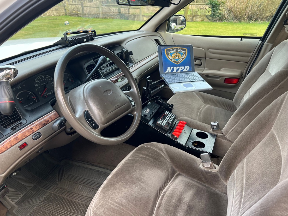 2001 Ford Crown Victoria Image 5