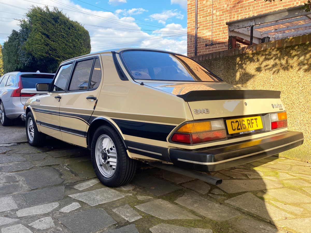 1984 Saab 900 Image 7