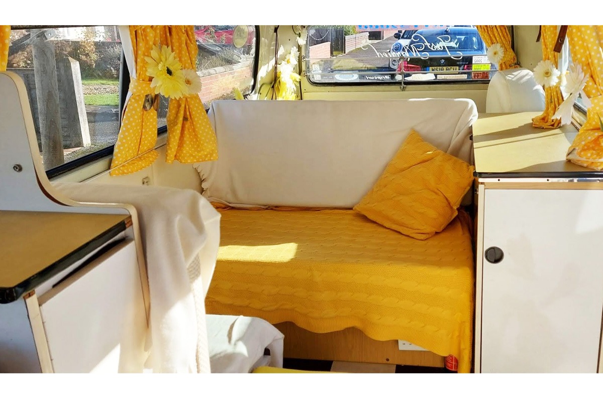 1974 Volkswagen T2 Camper Van / Bus Image 3