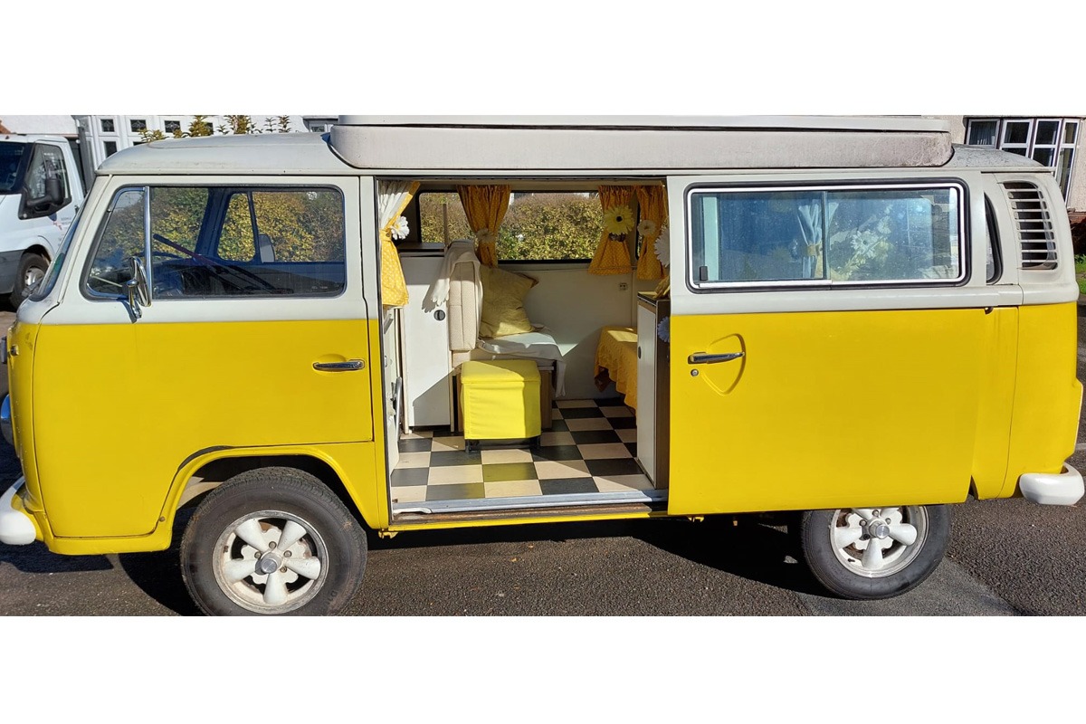 1974 Volkswagen T2 Camper Van / Bus Image 2