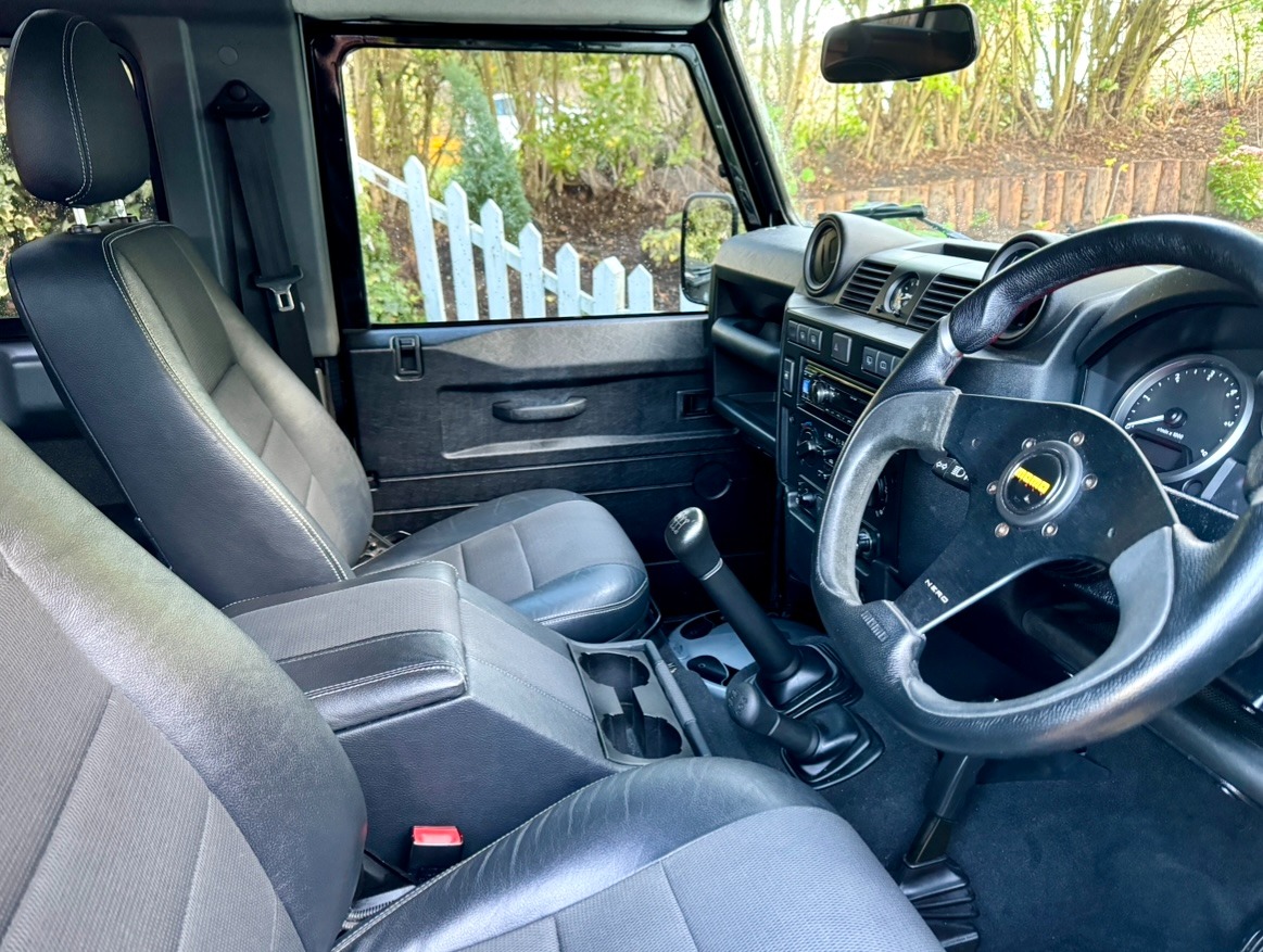 2014 Land Rover Defender 90 Image 4