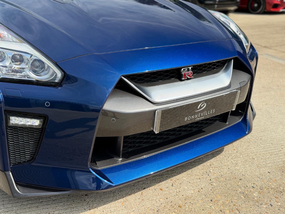 2017 Nissan GT-R Image 3