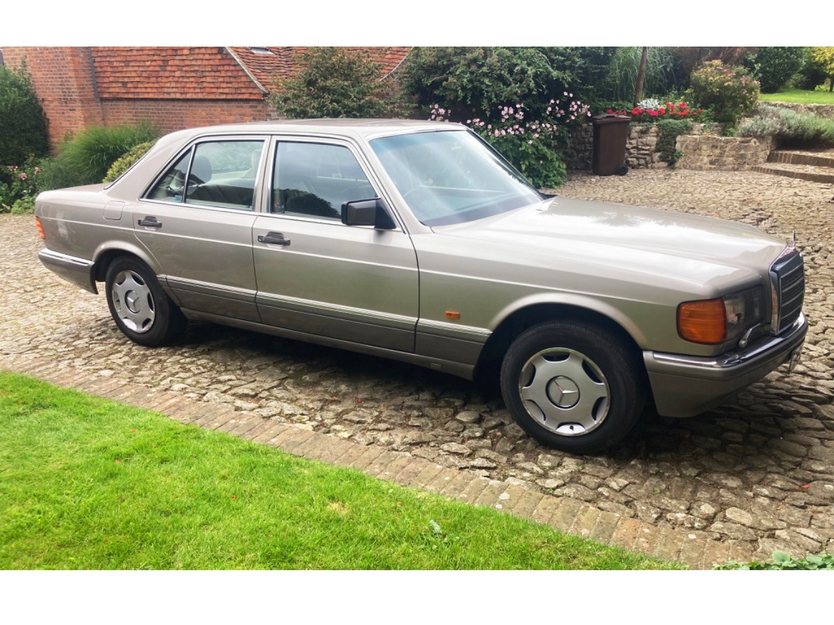 1992 Mercedes-Benz 300SE Image 1