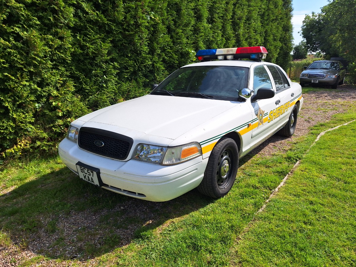 2008 Ford Crown Victoria Image 1
