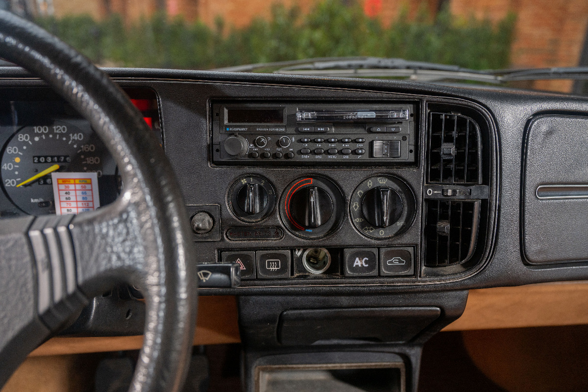 1984 Saab 900 Image 11