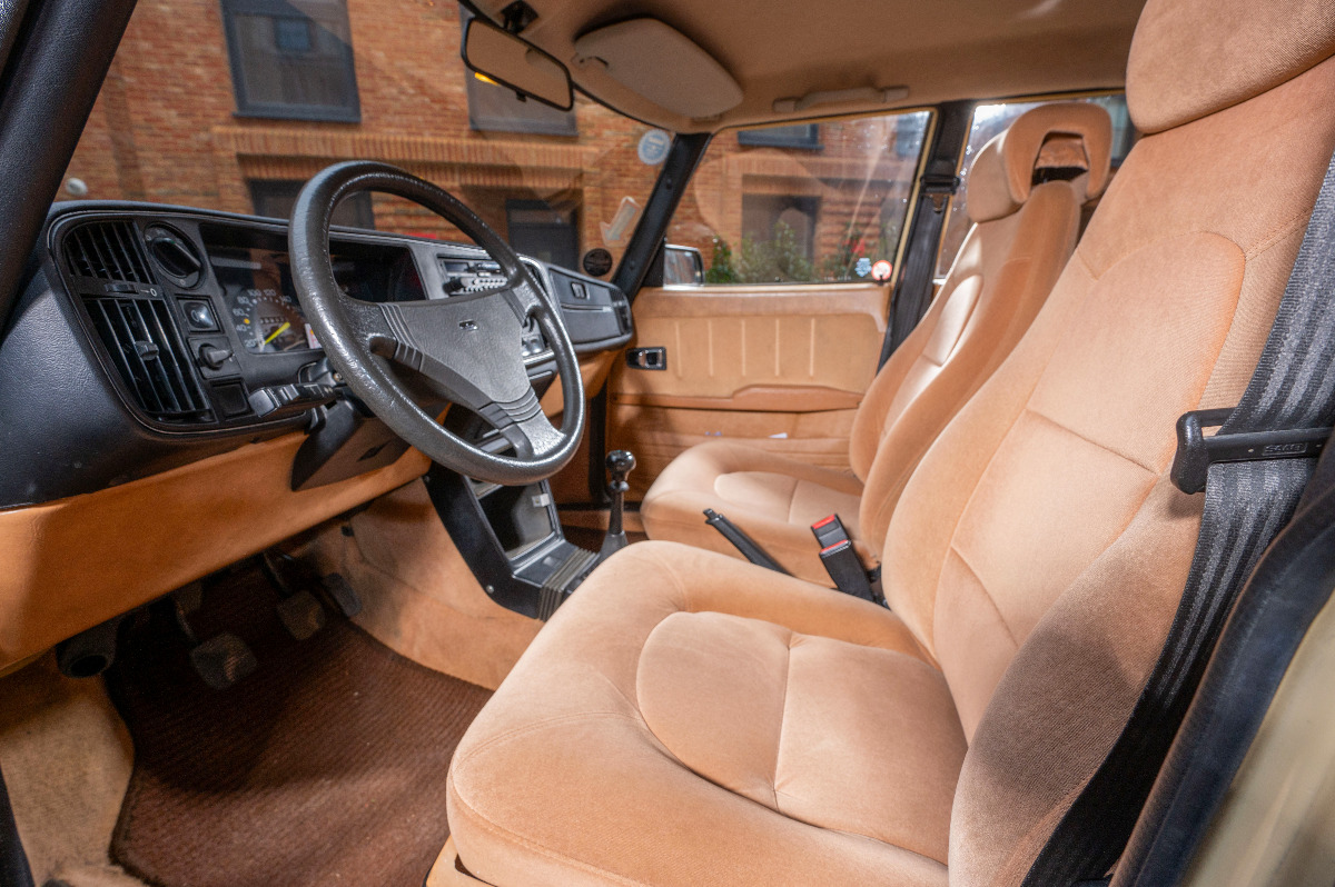 1984 Saab 900 Image 7