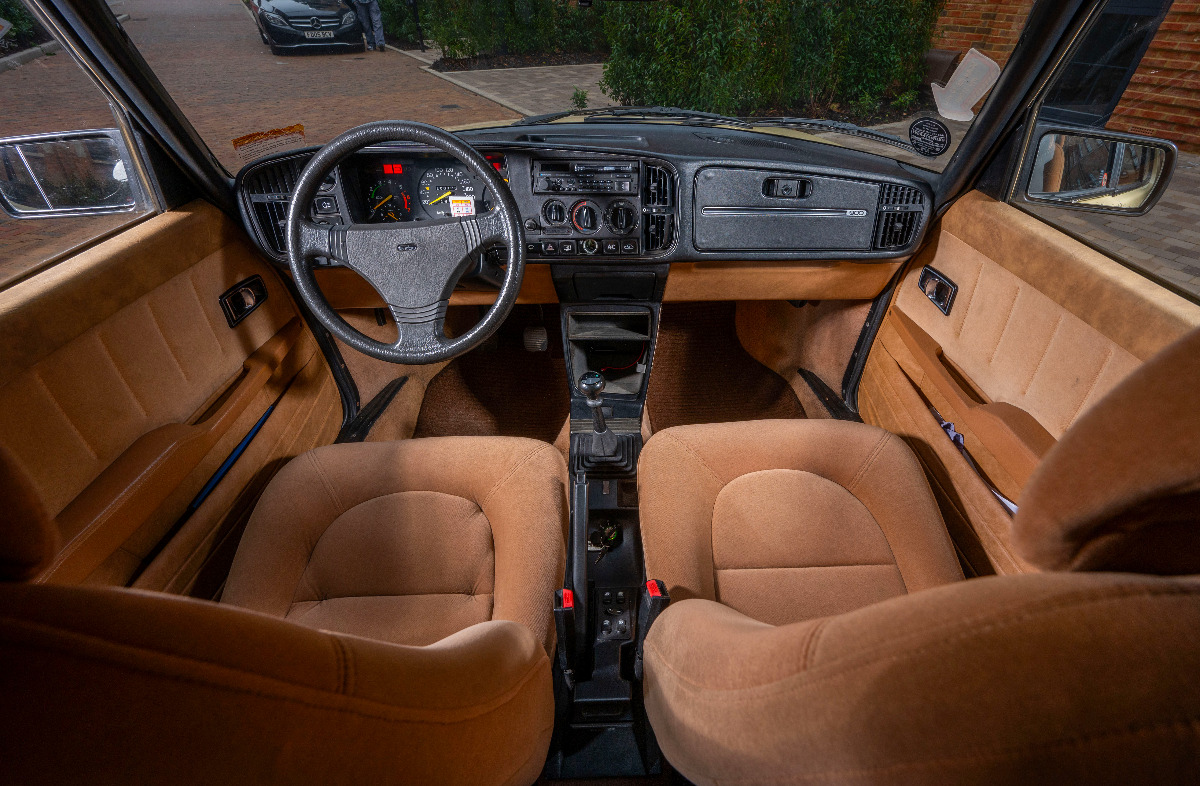 1984 Saab 900 Image 6