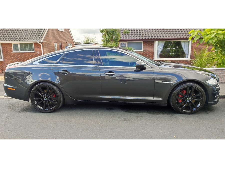 2013 Jaguar XJ Image 3