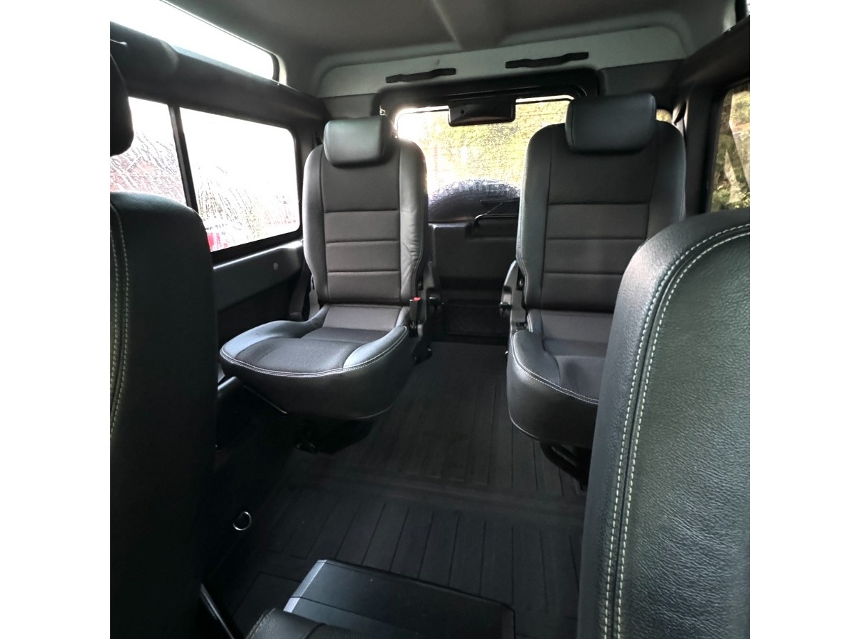 2014 Land Rover Defender 90 Image 5