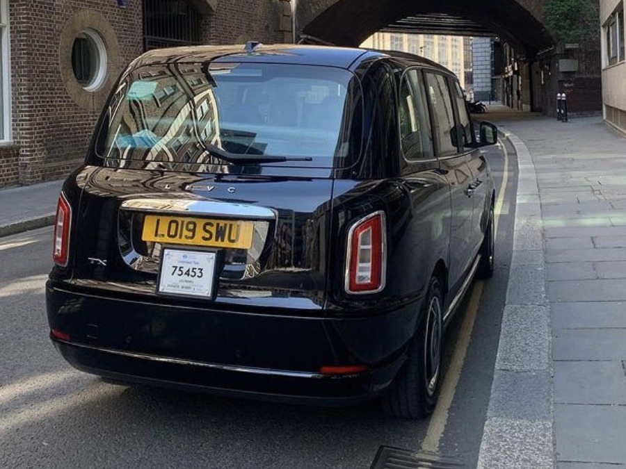 2019 LEVC TX Image 7