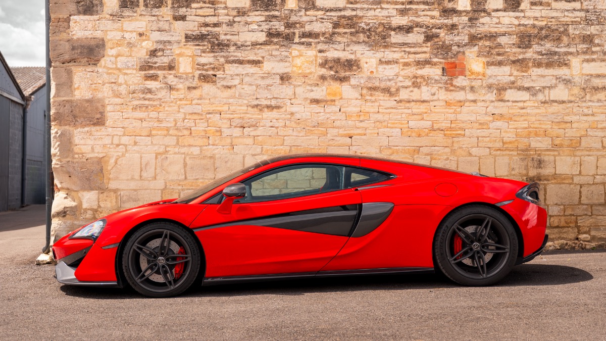 2017 McLaren 570GT Image 2