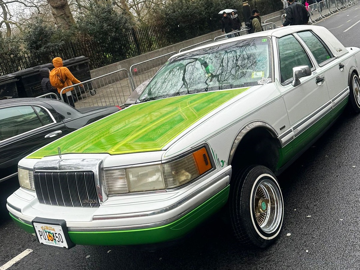 1991 Lincoln Town Car Image 4