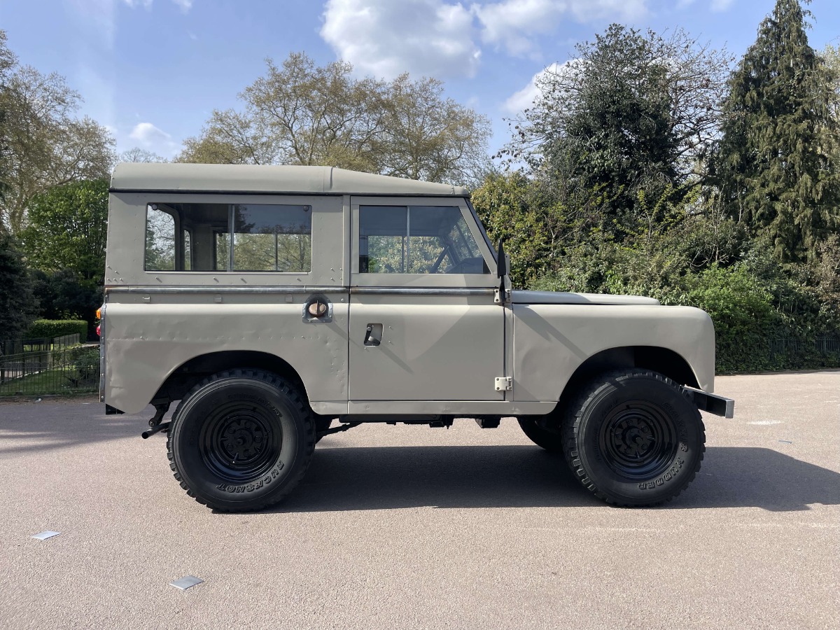 1982 Land Rover 88 Image 1