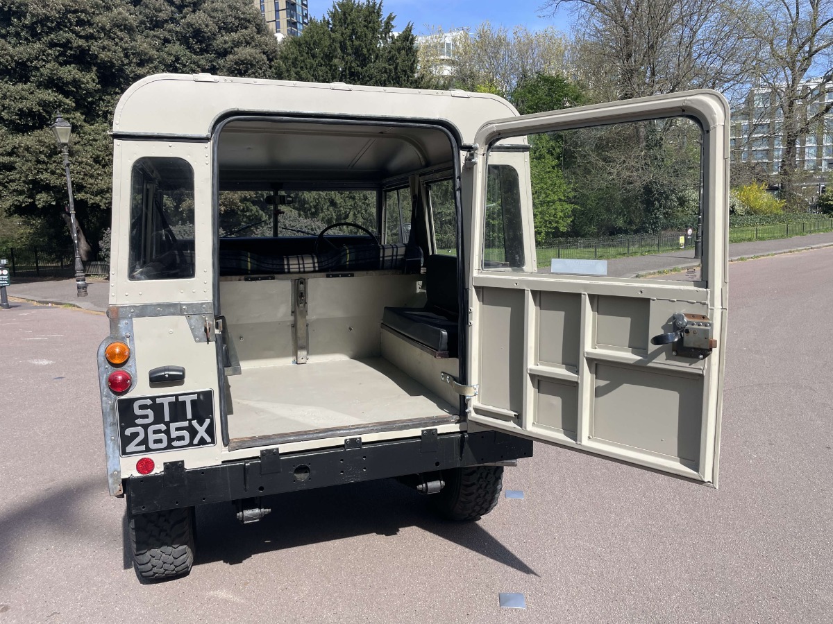 1982 Land Rover 88 Image 4