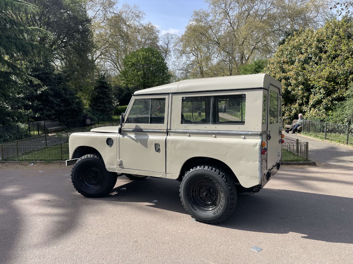 1982 Land Rover 88 Image 3