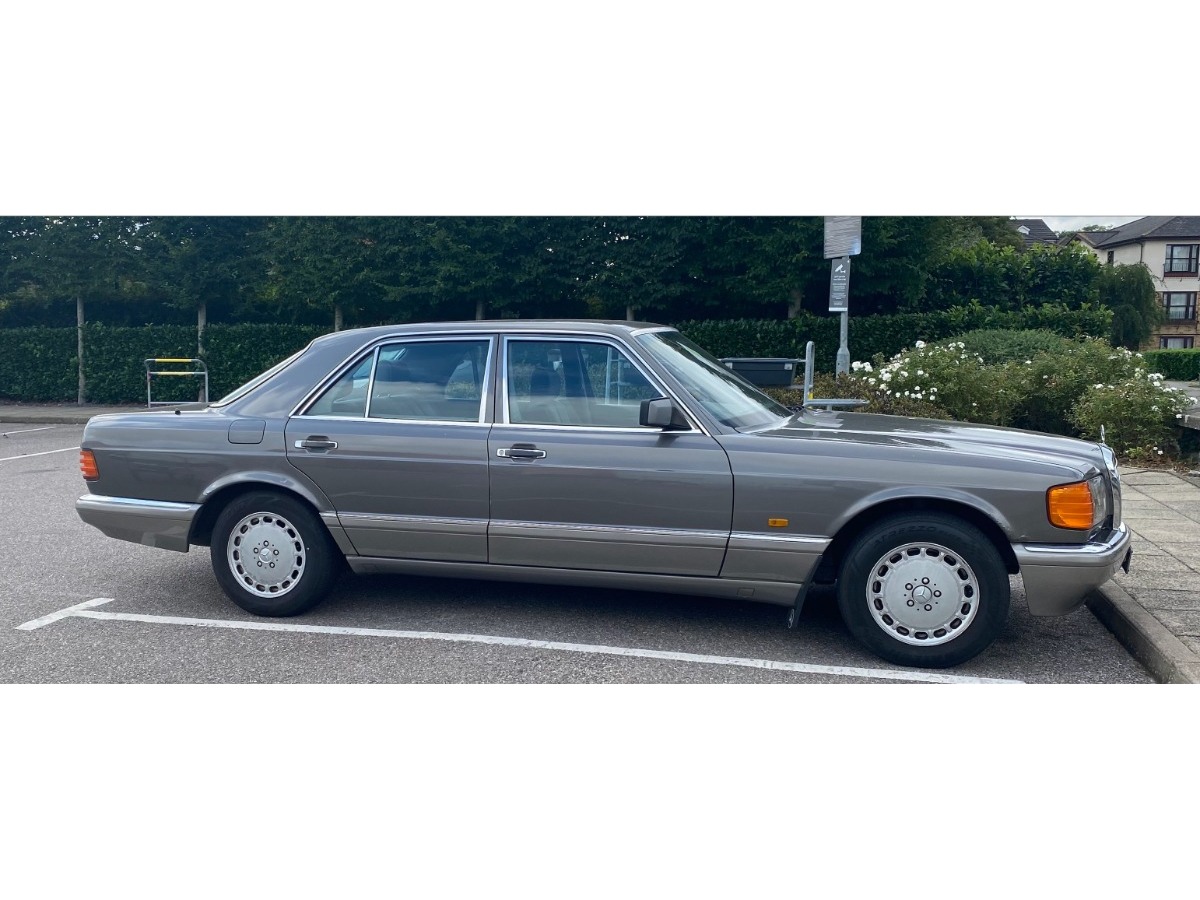 1988 Mercedes-Benz 300SE Image 1