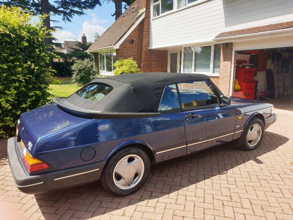 1992 Saab 900 Image 4