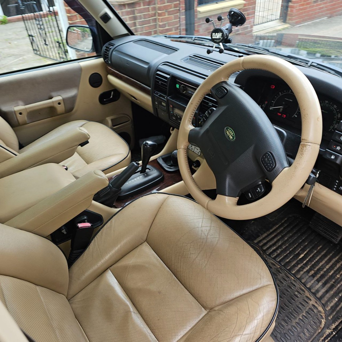 2004 Land Rover Discovery Image 10