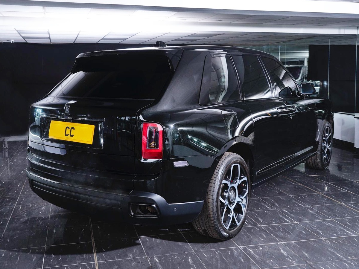 2022 Rolls-Royce Cullinan Image 2